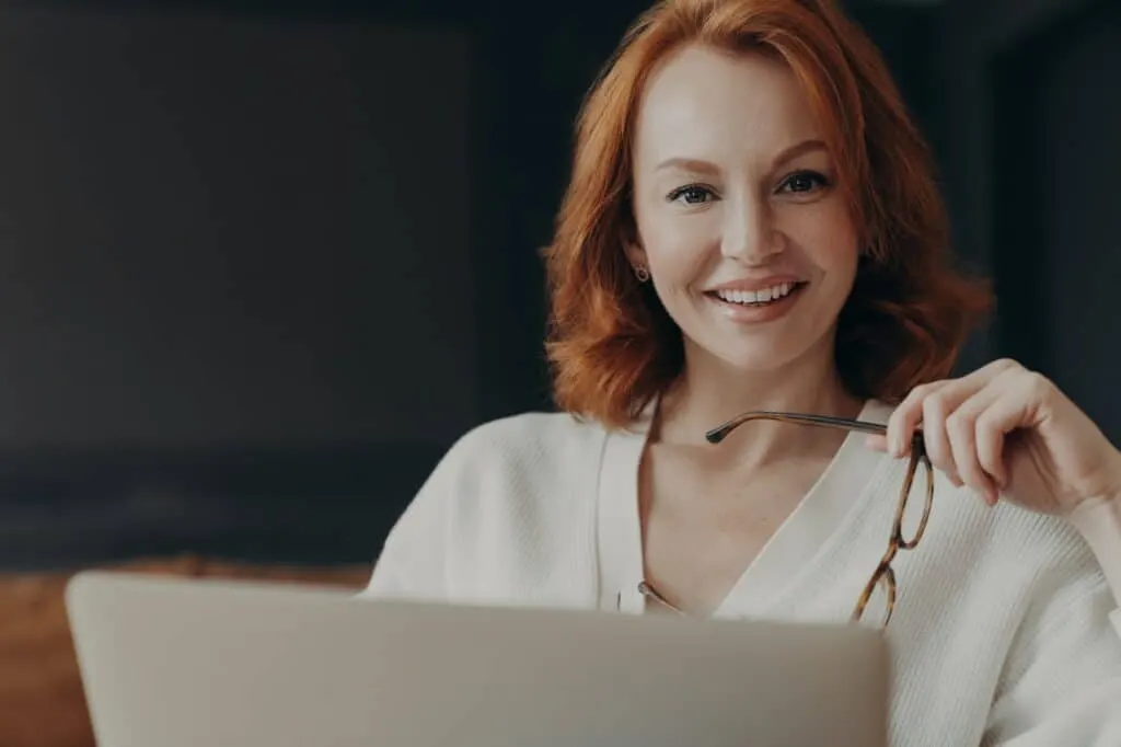 Ghostwriter : définition et rôle dans l’écriture – Waxoo.fr