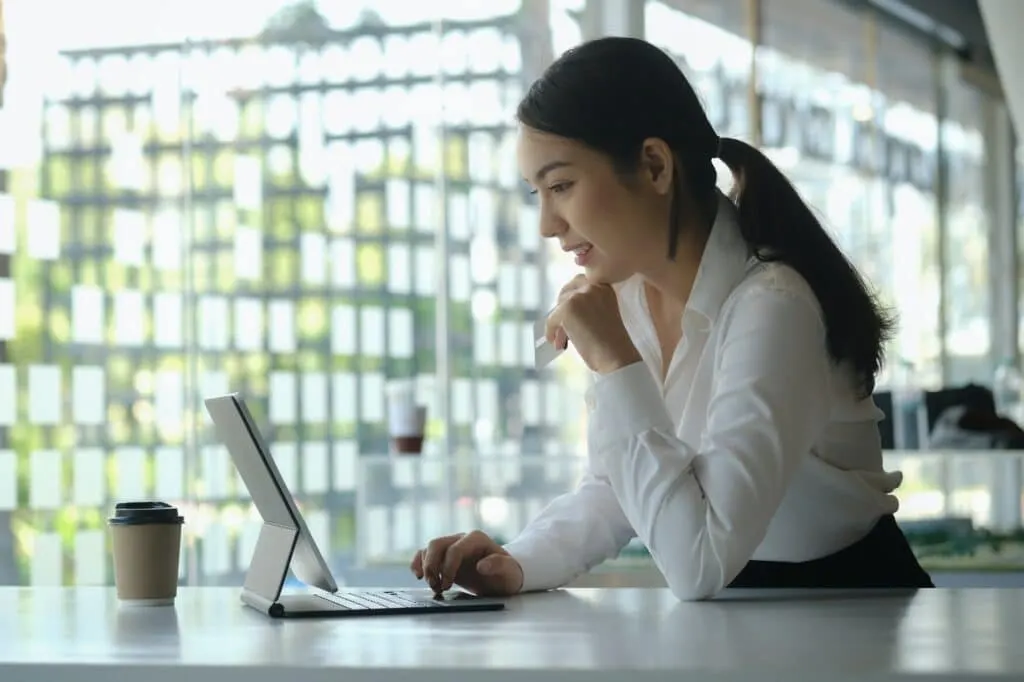 Choisissez la meilleure plateforme e-commerce pour 2024 : Shopify ou Prestashop ? Découvrez lequel est le plus rentable et performant !