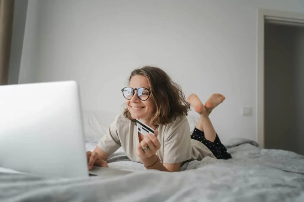 Révolutionnez votre entreprise avec le commerce en ligne simplifié : découvrez comment !